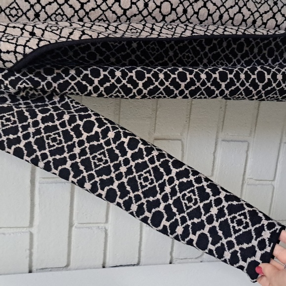 Andrea Jovine Black/Cream Open Sweater Cardigan. Size Medium - Picture 4 of 9